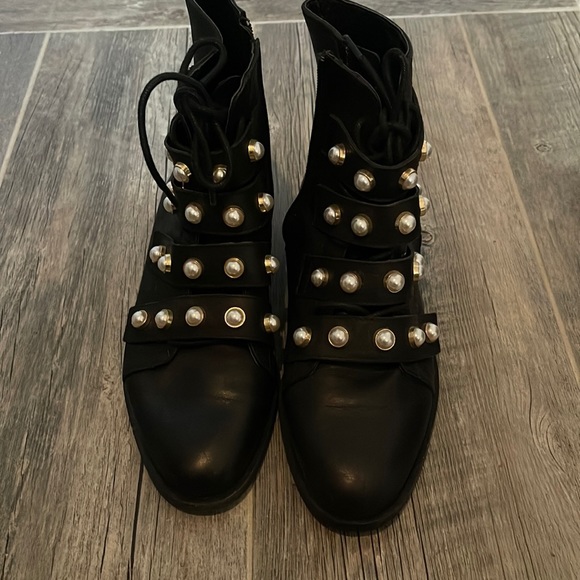 Zara Trafaluc Black Leather Pearl Studded Strap Booties. Size 36 - Picture 2 of 4
